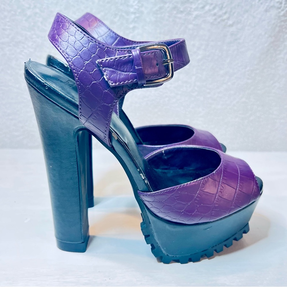 Beau + Ashe Bettie Size 7 Purple Heels Platforms Peep Toe Funky